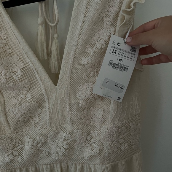 NWT Zara Sleeveless Romper with Embroidered Lace Details and Open Back - Picture 4 of 5